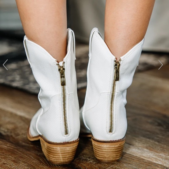 *HP 👢⭐️⭐️ White western booties NWOT - Picture 3 of 3
